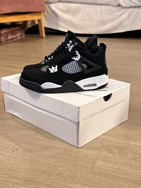 Jordan Air Jordan 4 Retro Black and White Box Label